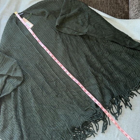 NWT  Steve Madden Fringed Knit Kimono/Cardigan - Picture 6 of 7